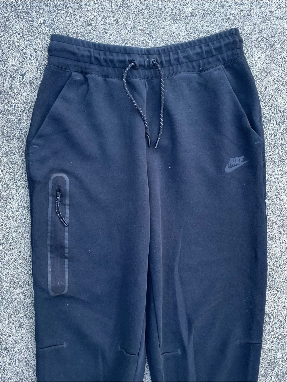 Black Nike tech fleece tapered joggers sweatpants women’s small